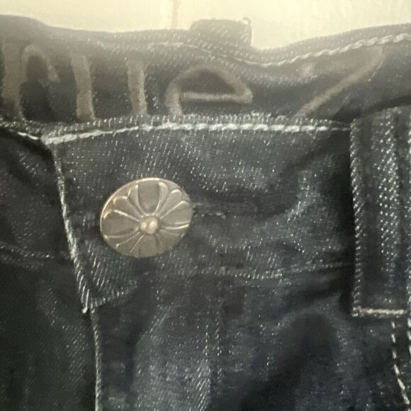 EUC Junior's Rue21 Stretch Dark Low Rise Raw Hem Denim Jean Shorts Size 7/8 - Picture 3 of 6